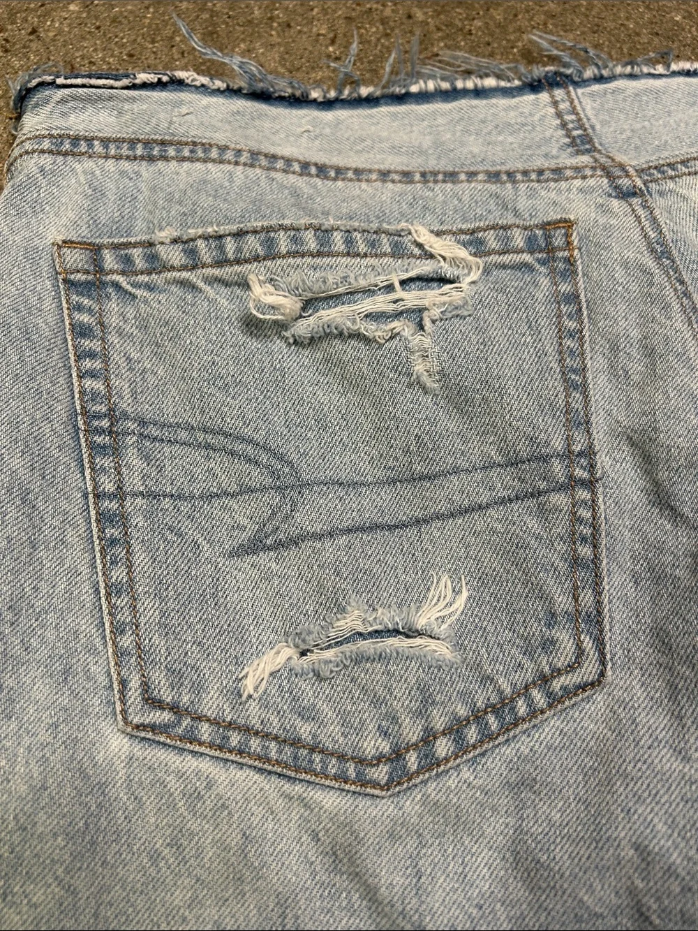 American Eagle Light Blue Womens Denim Jeans - Distressed Casual Relaxed Fit